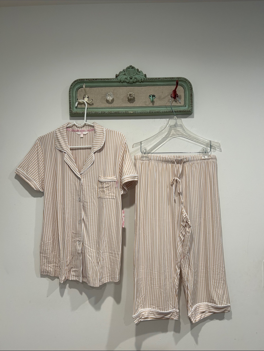 Shabby Chic Beach Beige & White Striped Short Sleeve Pajama Capri Set medium new